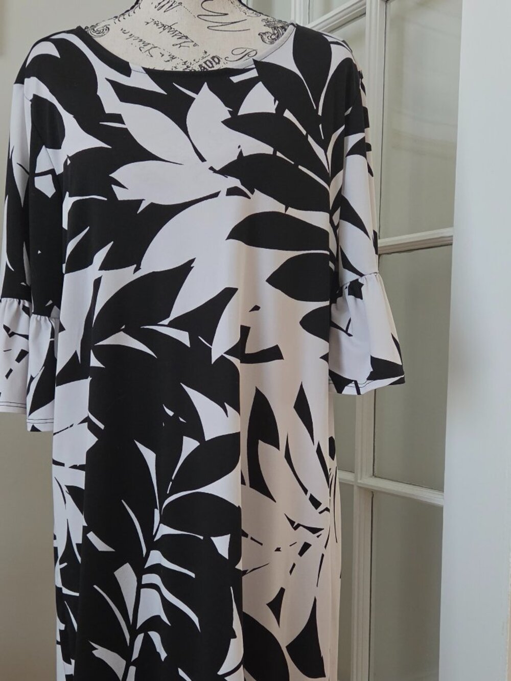 Ruby Rd. Black White Floral Dress Large Bell Sleeve Stretch Midi